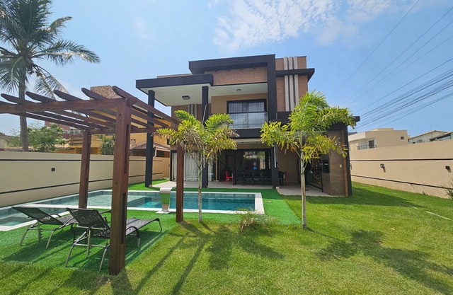 Beautiful Casa Luna with 5 suites + maid's quarters with direct access to the beach and Jacuípe River