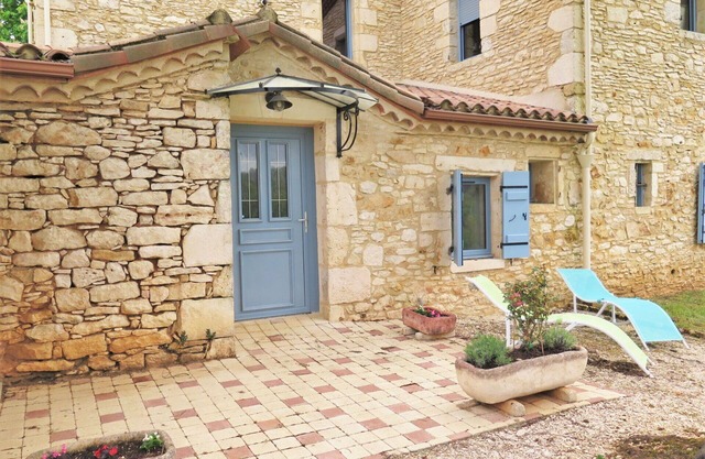 Beautiful villa for 4 guests with WIFI, TV, terrace, pets allowed, panoramic view and parking