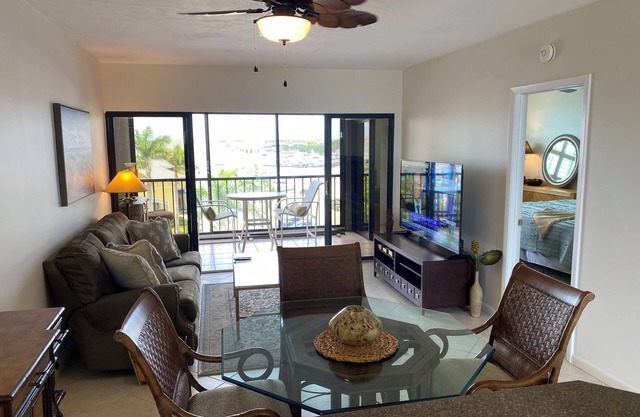 Beau Mer Top Floor 1-Bedroom Condo with Beautiful View of Naples Bay and Sunsets