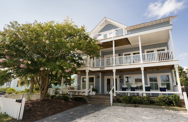 Beaufort Kite House - Front Street 7 Bedroom Home