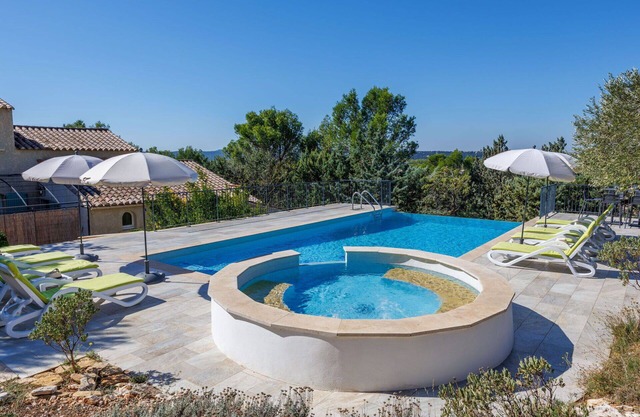Beautiful private villa with hot tub, A/C, WIFI, private pool, TV, patio and panoramic view
