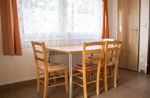 Beautiful apartment in villa for 12 guests with WIFI, TV, patio, pets allowed and parking