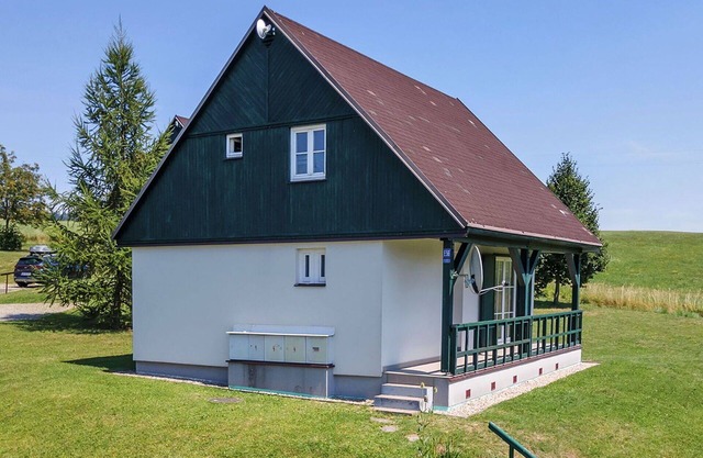Beautiful private villa for 8 people with pool, WIFI, TV, terrace, pets allowed and parking