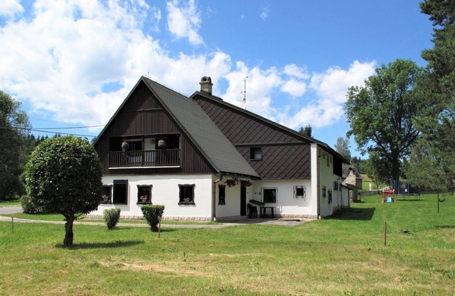Beautiful private villa for 21 guests with WIFI, TV, patio and parking