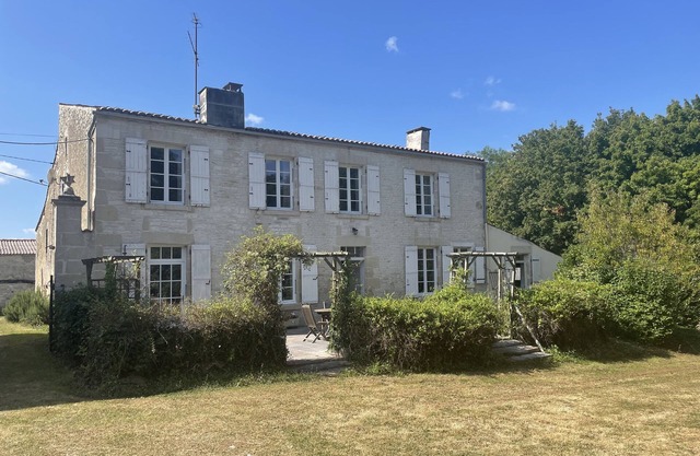 Beautiful country house with private garden and heated swimming pool