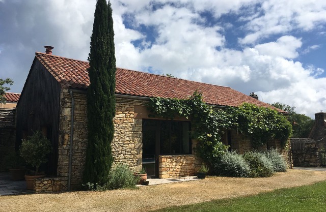 beautifully restored barn with private swimming pool (pet-friendly)
