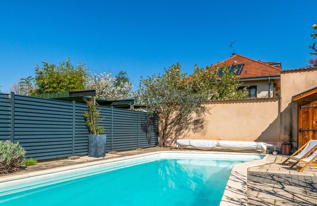 Beautiful villa with pool nearby Lyon - Welkeys
