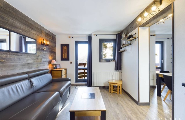Beautiful renovation just nearby the ski slopes for 6/7 people