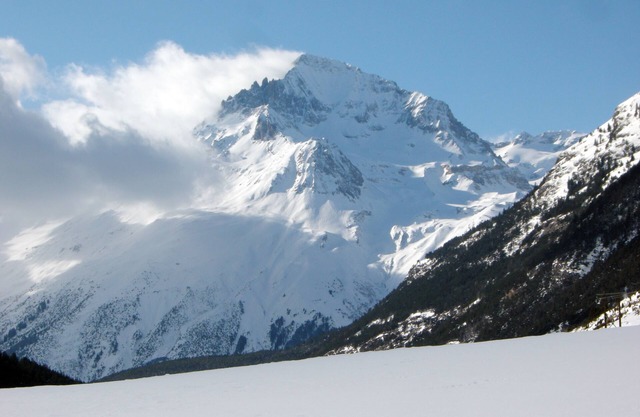 Beautiful apartment for 5 people at the foot of the village center piste (ref J1)