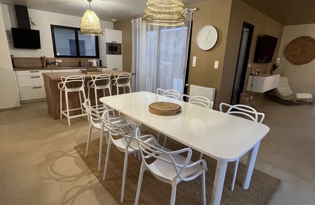 Beautiful new house, ideal for family or friends, near Saint Malo.