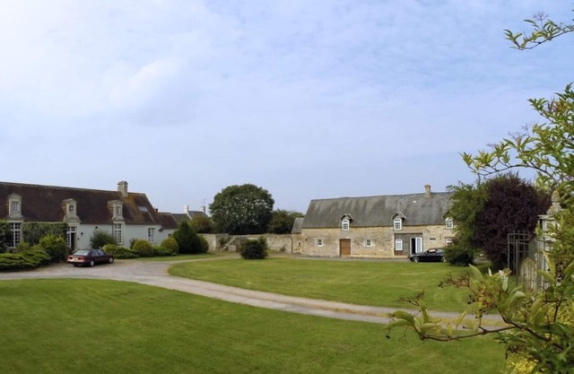 Beautiful tranquil cottage within Manor House grounds. Longer terms considered.