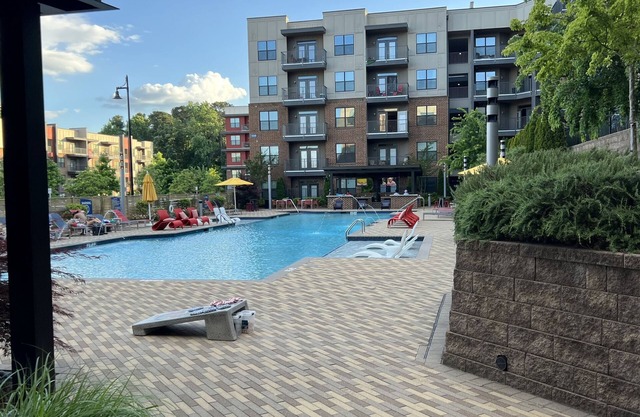Beautiful 1 Bdrm short walk to Truist Park
