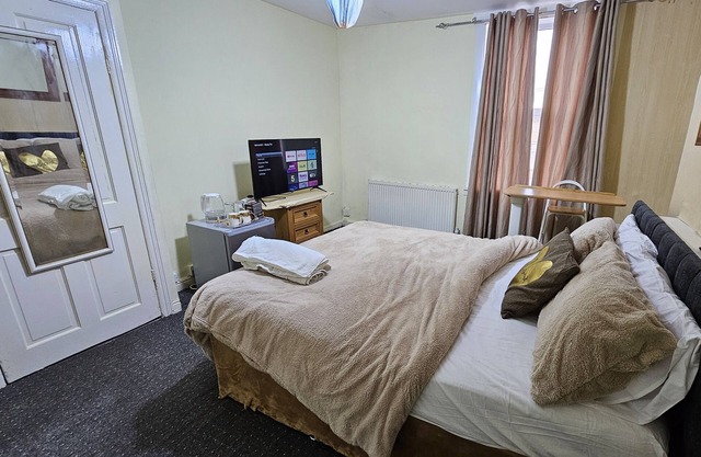 Beautiful 1-Bed House in Leeds