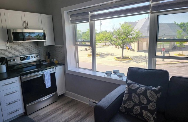 Beautiful 1 Bedroom apartment in downtown Welland