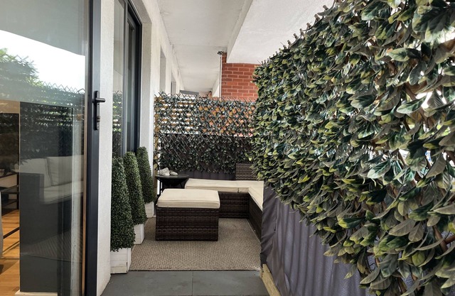 Beautiful 1 Bedroom Apartment - great location!