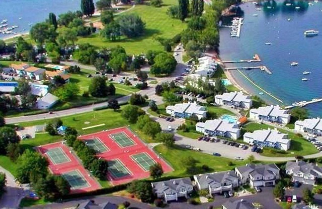 Beautiful 1 bedroom unit at resort, sleeps 5