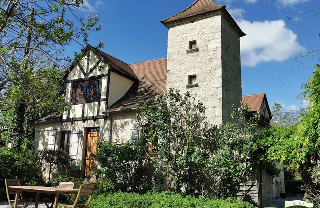 Beautiful 18th Century Farmhouse in the Dordogne,sleeps 2, 4 or 8,with pool