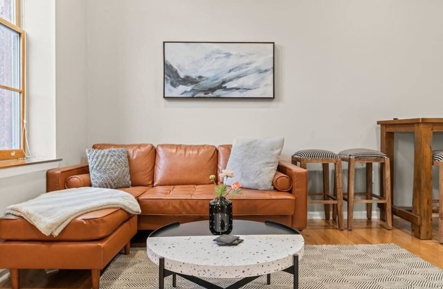 Beautiful 1BD With Balcony | Rittenhouse Square