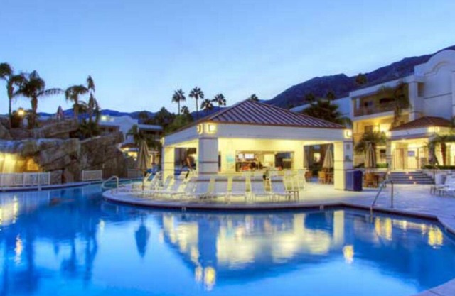 Beautiful 1BDR at Palm Canyon Resort sleeps 4!