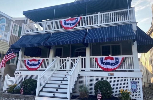 Beautiful 1st Floor Condo - Close to Beach