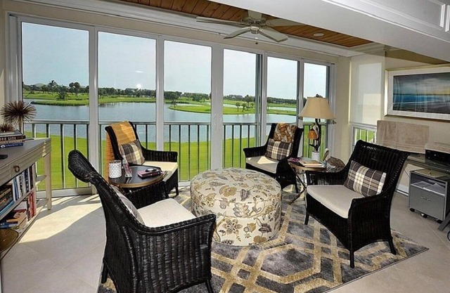 Beautiful 2/2 with Lake and Golf Course Views!