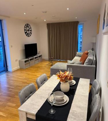 Beautiful 2 BD spacious Apt in Stratford City