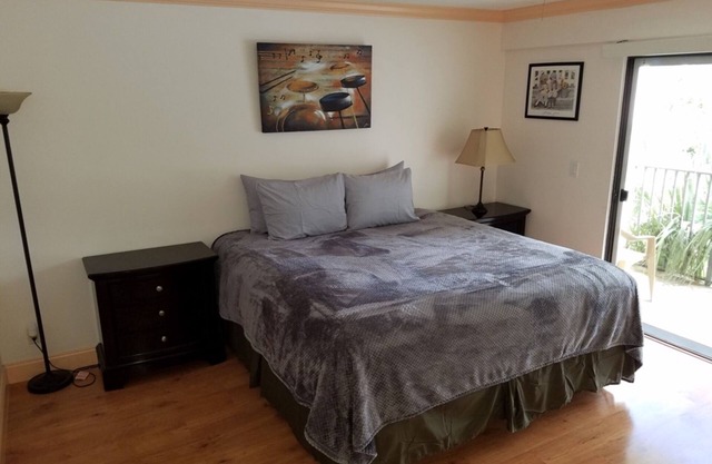 Beautiful 2 bedroom 2 bath Condo