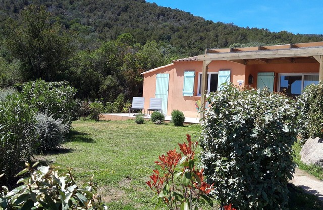 Beautiful 2 bedroom villa with pool in Palombaggia