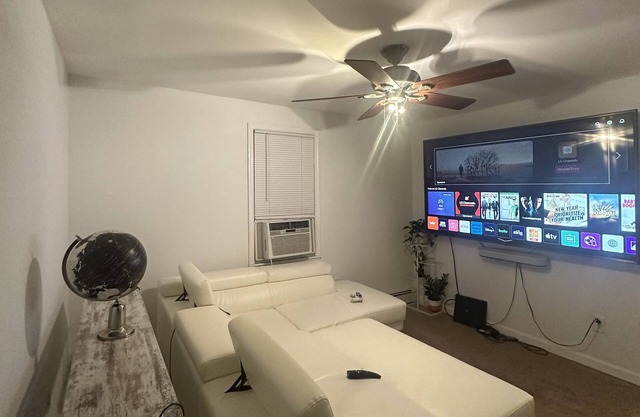 Beautiful 2 bedroom 1 bath for the perfect stay in a quiet neighborhood