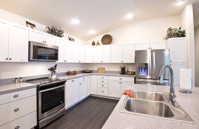 Beautiful 2 Bedroom, 2 Bath House in Orange Blossoms