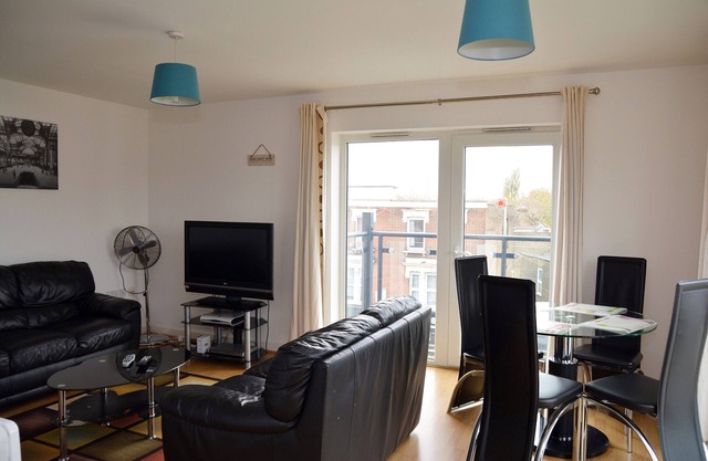 BEAUTIFUL 2 BEDROOM APARTMENT,SLEEPS 6
