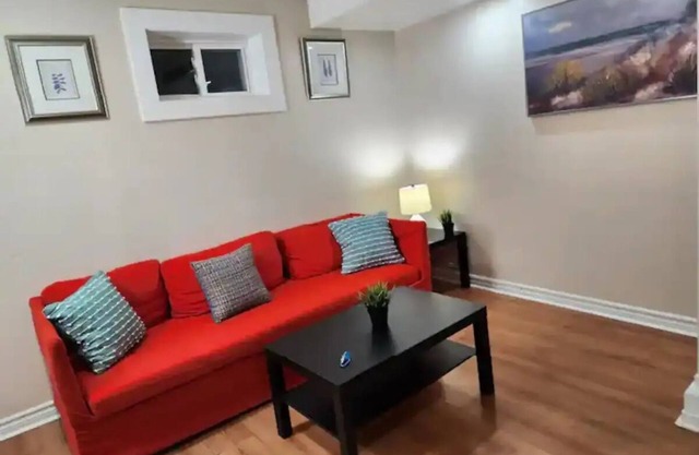 Beautiful 2 Bedroom lower Suite in Mississauga