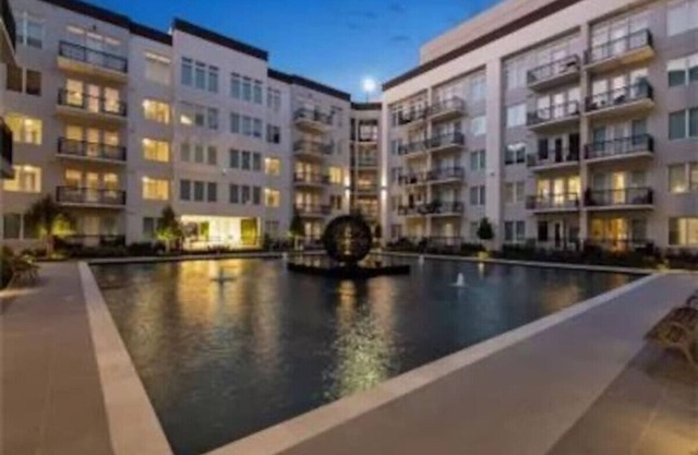 Beautiful 2 bedroom Condo near Galleria Mall