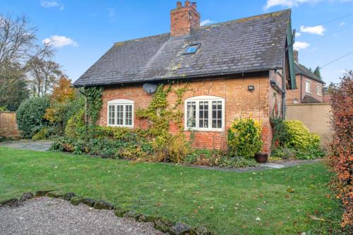 Beautiful 2 Bedroom Cottage in Oxton