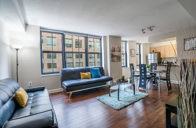 Beautiful 2 Bedroom Fully Furnished Apartment on Harborfront