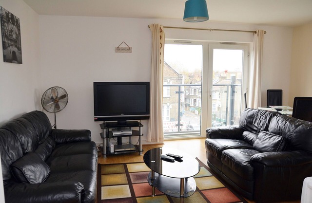BEAUTIFUL 2 BEDROOM FLAT WITH WI FI,SLEEPS 6
