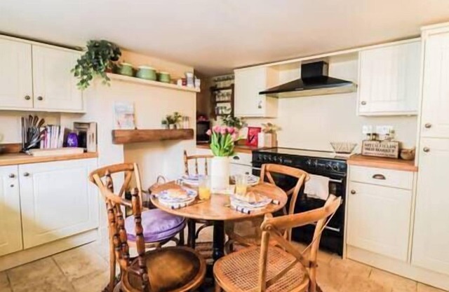 Beautiful 2 Bedroom Period Cottage