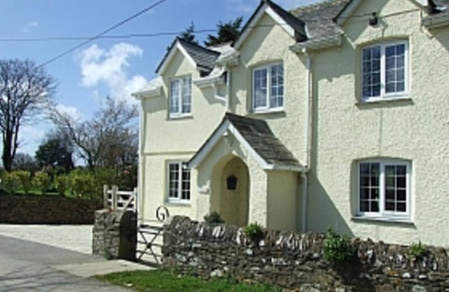 Beautiful 2 Bedroom Cottage Newly Renovated With Distant Sea Views