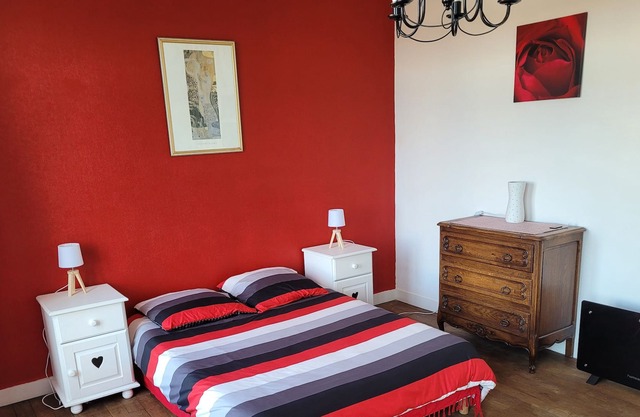 Beautiful 2 bedroom home in Chabanais.