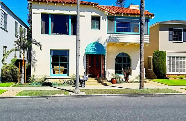 Beautiful 2 bedroom apartment on Alamitos Bay