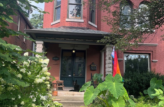 Beautiful 2-bedroom apartment in historic Old Louisville with fast WiFi