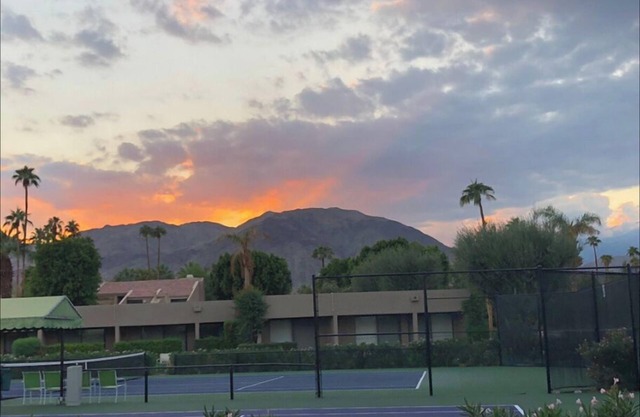 Beautiful 2-bedroom 2-bedroom apartment in a popular resort
