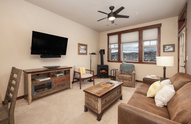 Beautiful 2 bedroom with lots of amenities