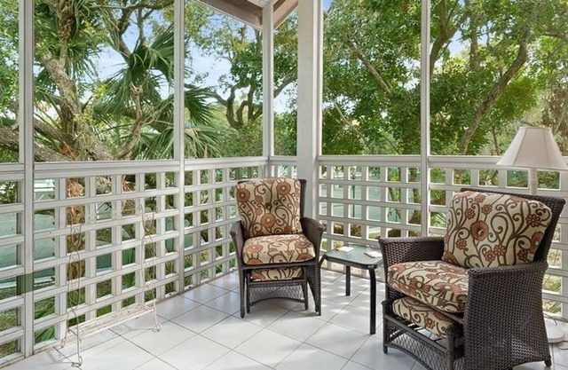 Beautiful 2 Br. Condo (320469) by Houzlet