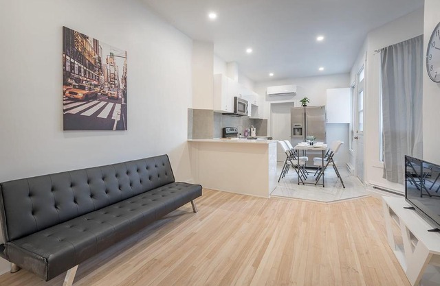 Beautiful 2 Full Bed - Fairmount Ave
