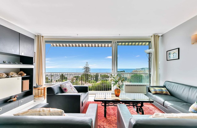 BEAUTIFUL 2 P 63 m2 MAGNIFICENT SEA VIEW -WI FI CLIM- 7 MN A PIED GARE. COMM .BEACH