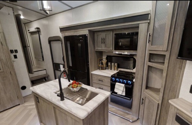 🤩 Beautiful 2022 Trailer sleeps 6!