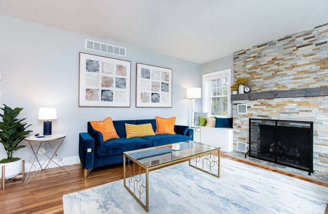 Beautiful ‘23 Remodel~Walk to ND