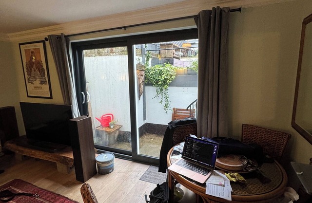 Beautiful 2BD Lower Level Flat w/Patio, Angel