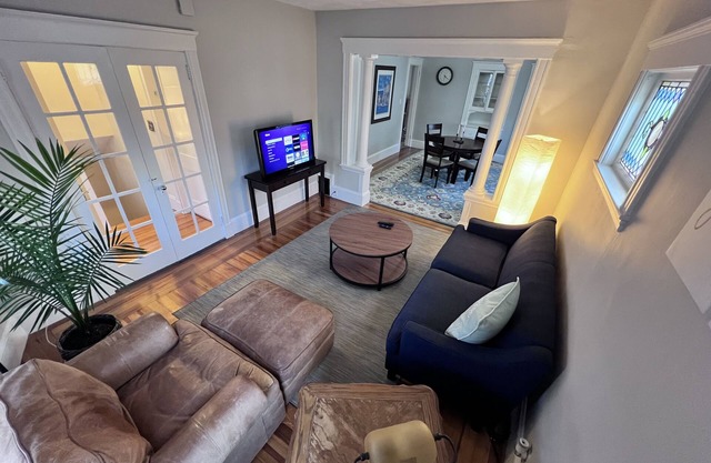 Beautiful 2beds/1bath w/free parking & 10mnts away from Boston